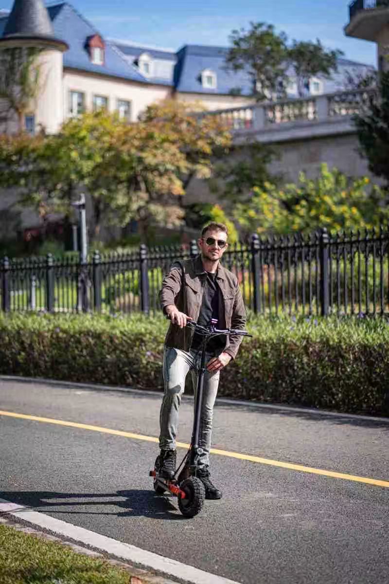 New Cross-Border 11inch Off-Road Electric Scooter with Lithium Battery, Foldable Electric Vehicle for Driving and Commuting, Two-Wheeled Electric Bike