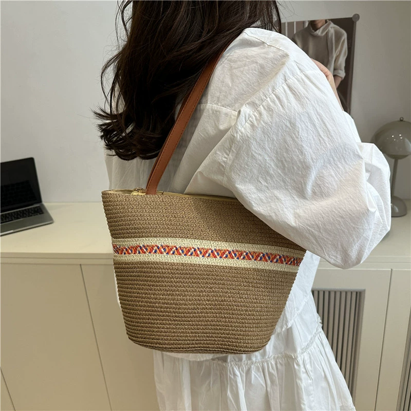 Beach capacious one-shoulder bag, straw basket, beach style