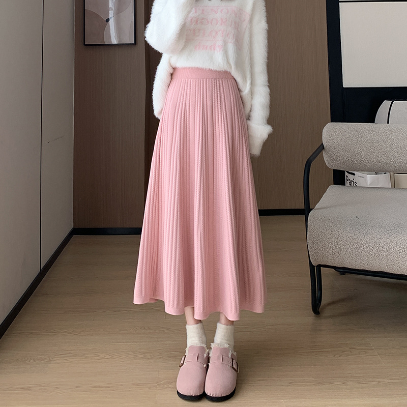 Fitted long fuchsia knitted demi-season pleated skirt