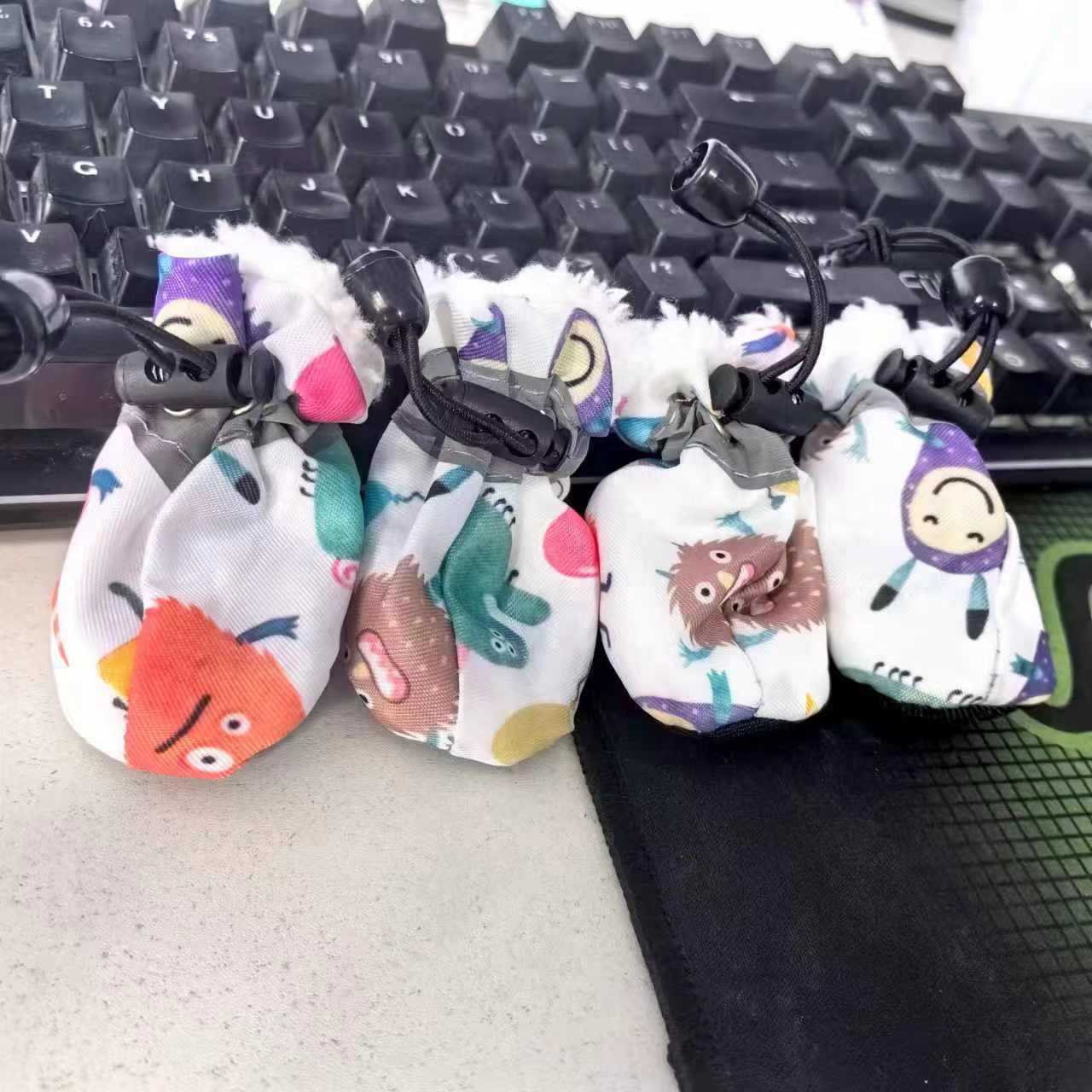 작은 괴물 부드러운 밑단면 신발