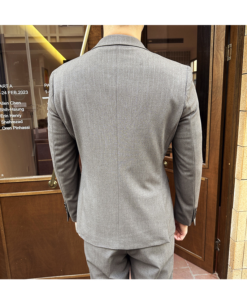 Completo uomo slim fit con blazer e pantalone a righe elegante_voghion.com