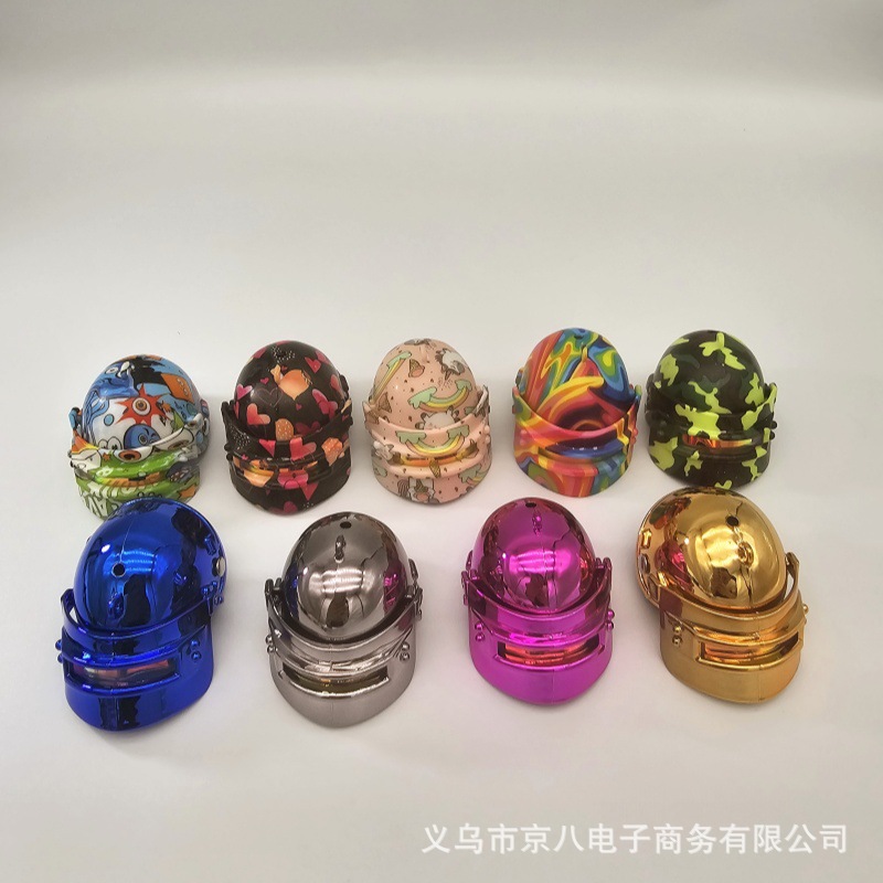 Broken Wind Duck Decoración de coche Adornos Red de coche con casco Tik Duck Little Yellow Duck Car Turbo Duck