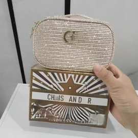 D迪家新品礼赠圣诞金色化妆包手拿包迪家套装拆出金色化妆包现货