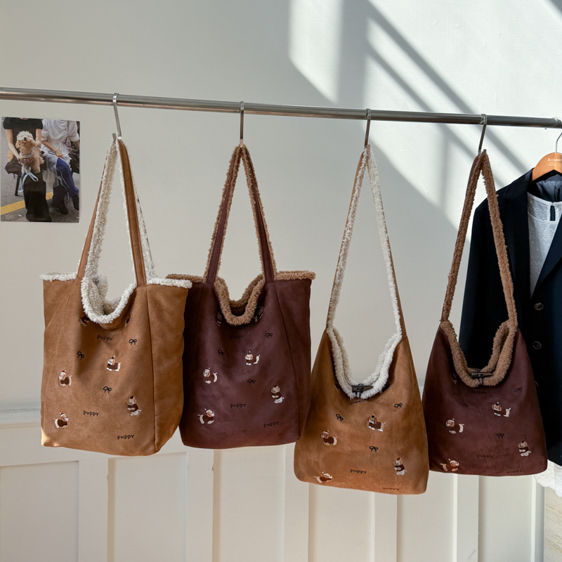 Retro Frosted Bag Girl 2025 Autumn and Winter Plush Lightweight Commuter Shoulder Bag Large Capacity Crossbody Tote Bag