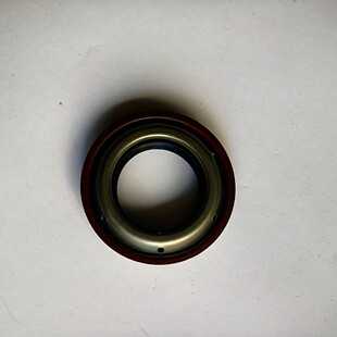 Suitable for 4T65E Regal Lu Zun Gearbox Right Half Shaft Oil Seal 24202835