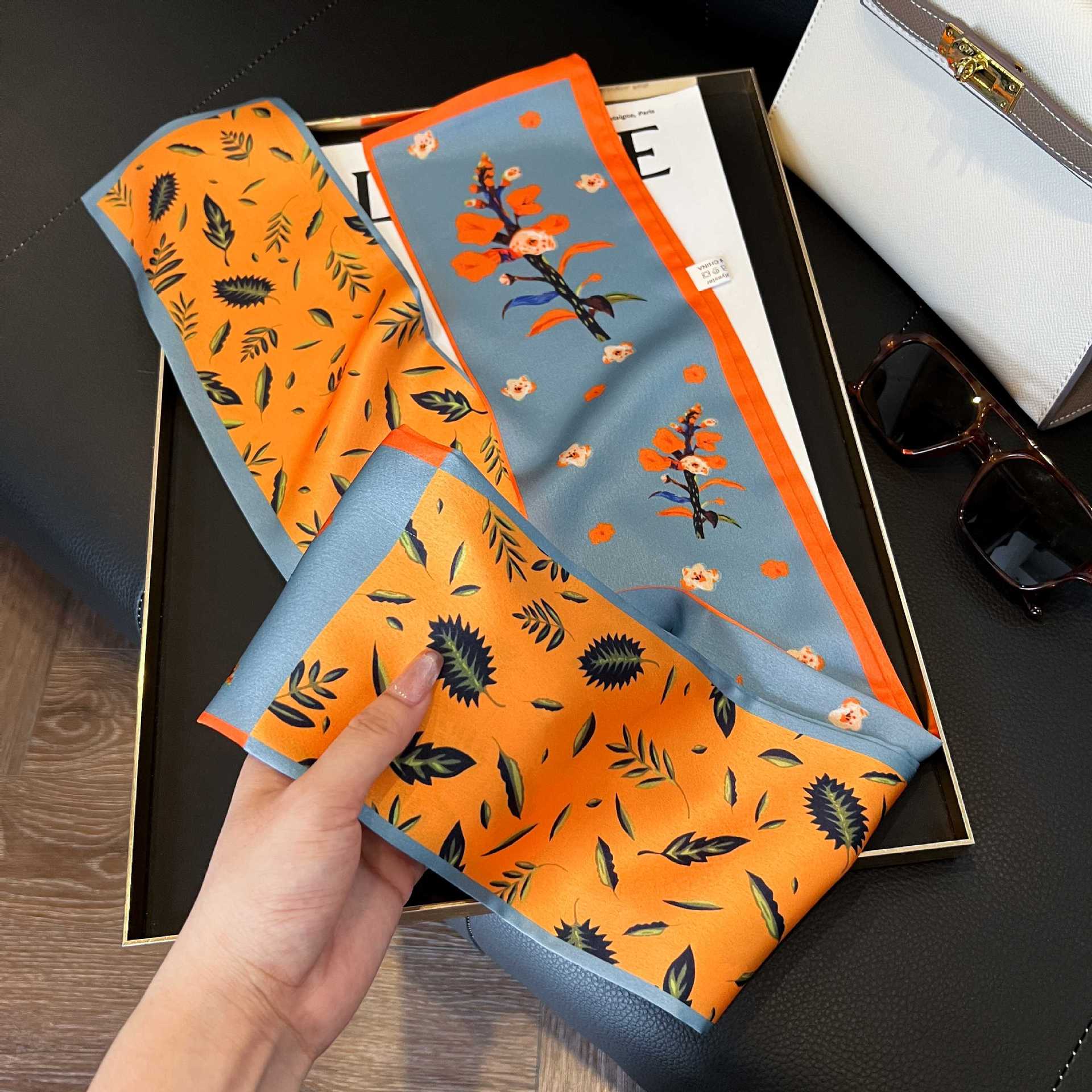 Nueva bufanda de seda pequeña banda larga estrecha para el cabello mujer estilo primavera y otoño moda madre bufanda estilo verano estilo fino serpentina bufanda al por mayor