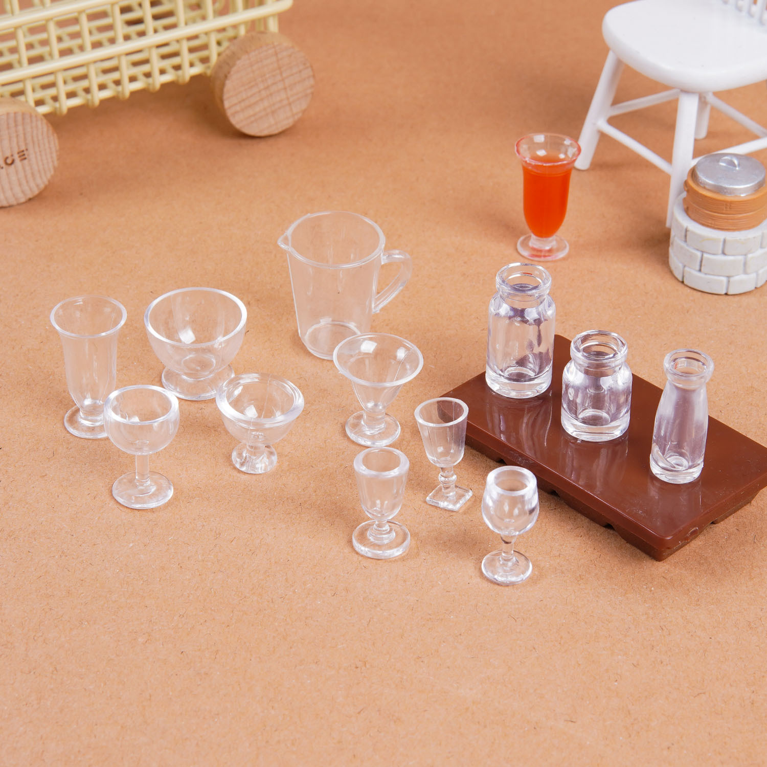 1: 12 Mini taza de vino tinto taza de agua taza de pie alto Dollhouse casa de muñecas comida en miniatura jugar juguetes de taza pequeña