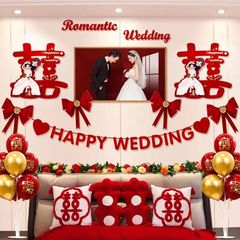 結婚部屋の装飾は結婚した男性の新しい部屋のベッドの頭に花を咲かせて結婚式の女性の部屋の客間の寝室の背景の壁を配置します。