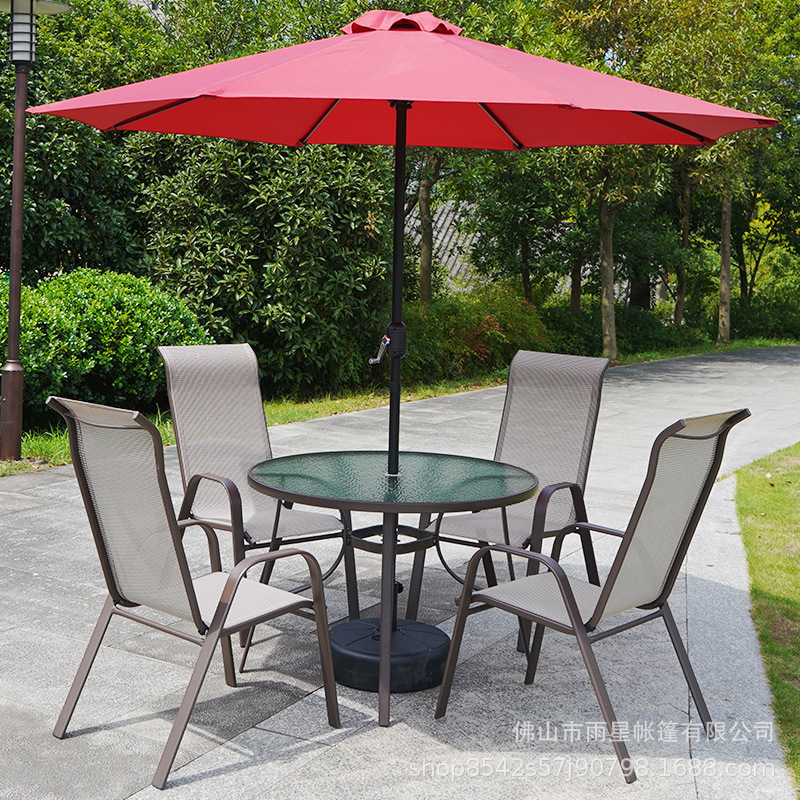 Mesas y sillas de exterior con paraguas y sillas de mimbre Sillas de exterior de tres piezas Balcón de ocio al aire libre Mesa de centro pequeña Mesa y sillas de patio de hierro forjado