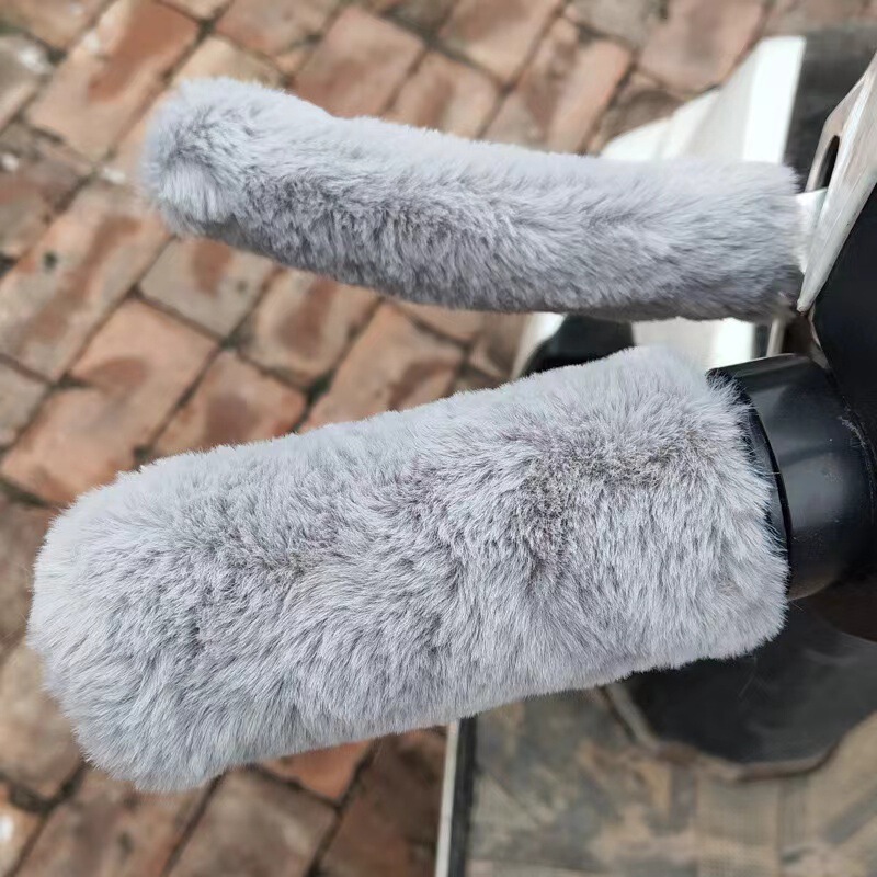 電気自動車のオートバイの三輪車は冬にベルベットをつけて保温します。|undefined