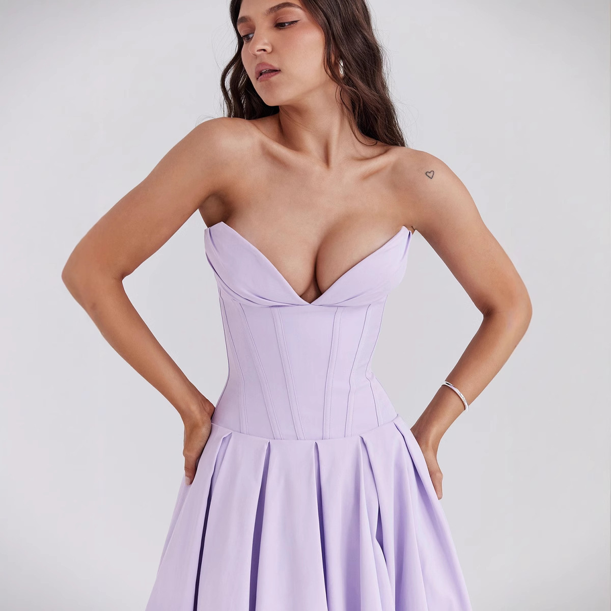 2025 European and American Summer Sexy V Low Neck Fishbone Strapless Sleeveless Waist Large Swing Solid Color Mid-length Dress dress