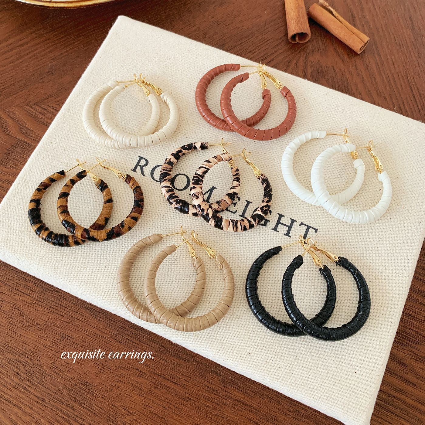 Retro Hong Kong Style Leather Pu Wrapped Leopard Print Earrings for Women, Simple and Exaggerated, Everyday Versatile Elegant, New Autumn and Winter Earrings
