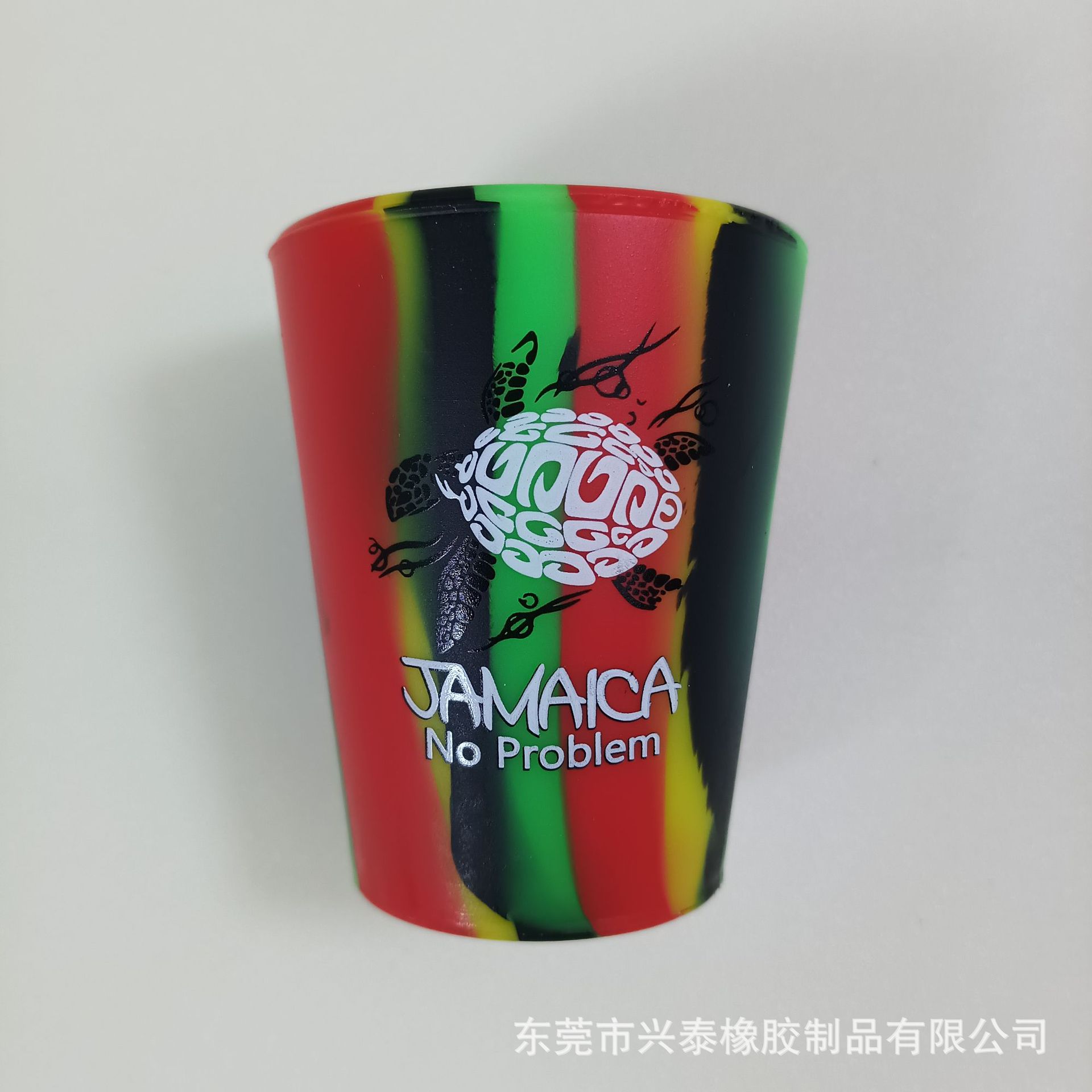 빨간색과 검은색이 섞인