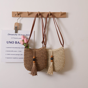 Fresh straw beach shoulder bag for leisure