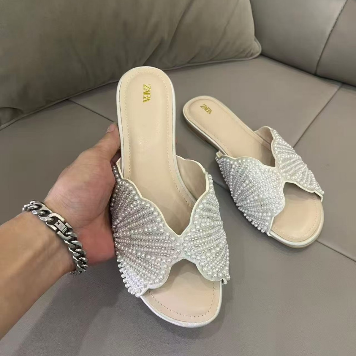 2026 new one-piece women's shoes with rhinestones, bows, embroidered beads, fashionable and versatile European and American women's flat slippers
