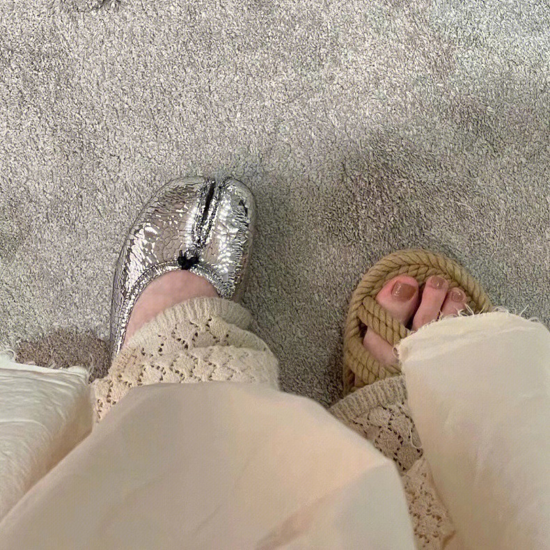 Versión de piel de oveja, zapatos de dedo de cuero de cerdo con suela suave, zapatos de cuero de Lefour con suela plana, zapatos de cuero superficiales de Mary Jane.