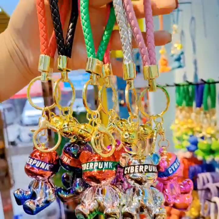 Resina de dibujos animados colorido gradiente oso llavero creativo postura sentada red oso llavero de moda colgante de llave de automóvil