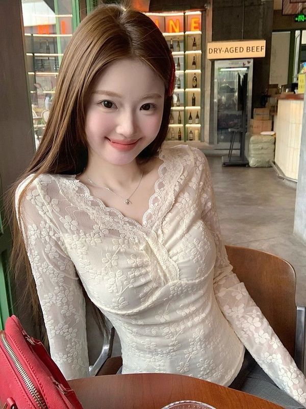 【原版面料做法，内里加绒】纯欲风V领长袖蕾丝衫女显瘦短款内搭|undefined