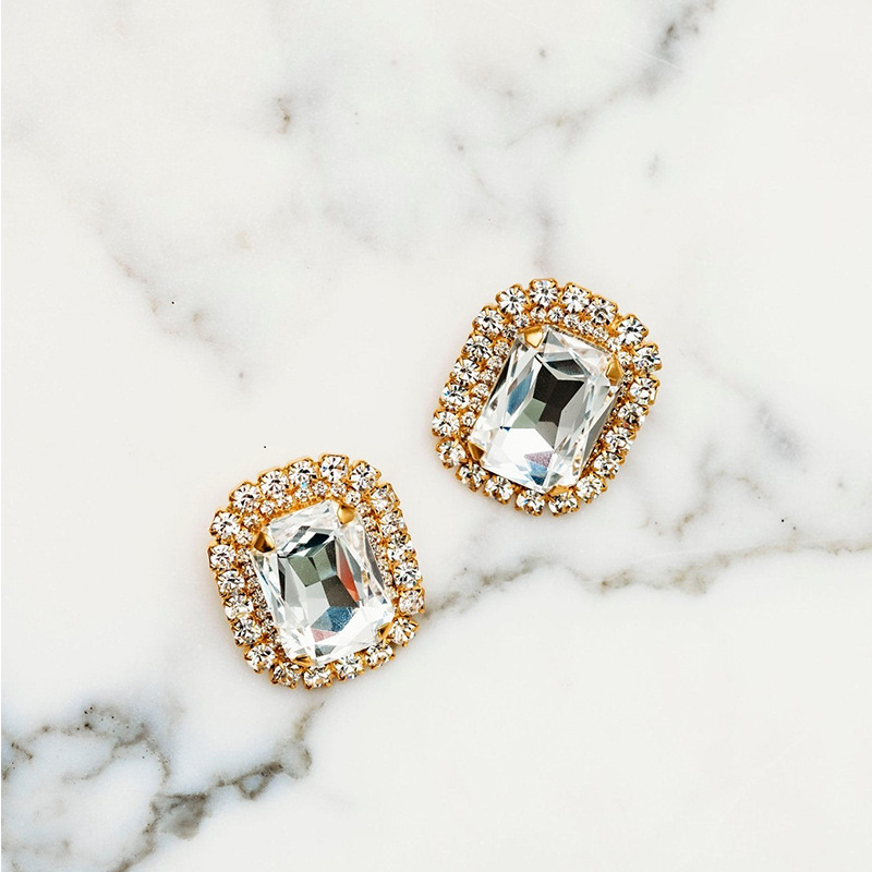 Nuevo conjunto de joyería cuadrada de Europa y los Estados Unidos simple cadena de clavícula de diamante de color nicho pernos de orejas conjunto de joyería femenina