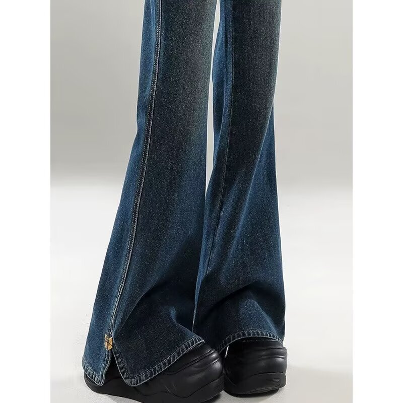 High-waisted, slit-hem, slightly flared jeans for women, 2026 spring/autumn fashion, versatile, slim-fit, and floor-length