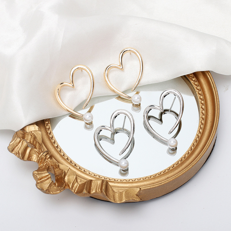 6g Weight Earrings Classification Wedding, Travel Occasion Women'S Gender Gold, Silver Color Wholesale Jewelry Irregular Hollow Heart Pearl Stud Earrings Nihaojewelry 1
