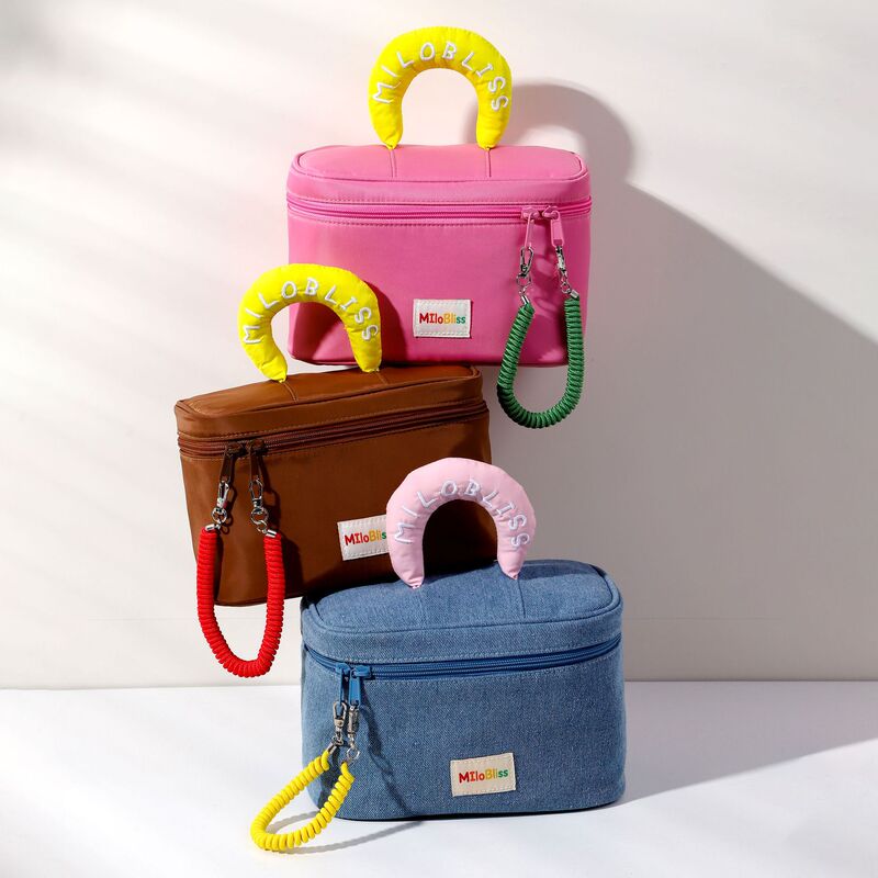 Cute Cosmetic Bag, Large Capacity, High-End, Cute, Contrasting Color, Portable Waterproof Toiletry Bag, Women's Cosmetics Bag, Starting from One Piece