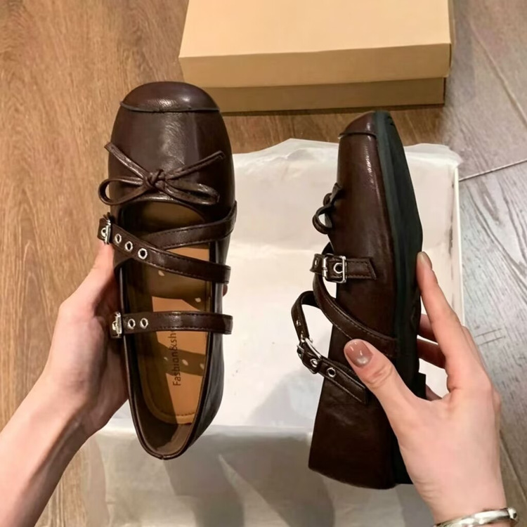 2026 nuevos zapatos franceses de verano con suela plana y poco profunda, zapatos de mujer con falda, zapatos de cuero