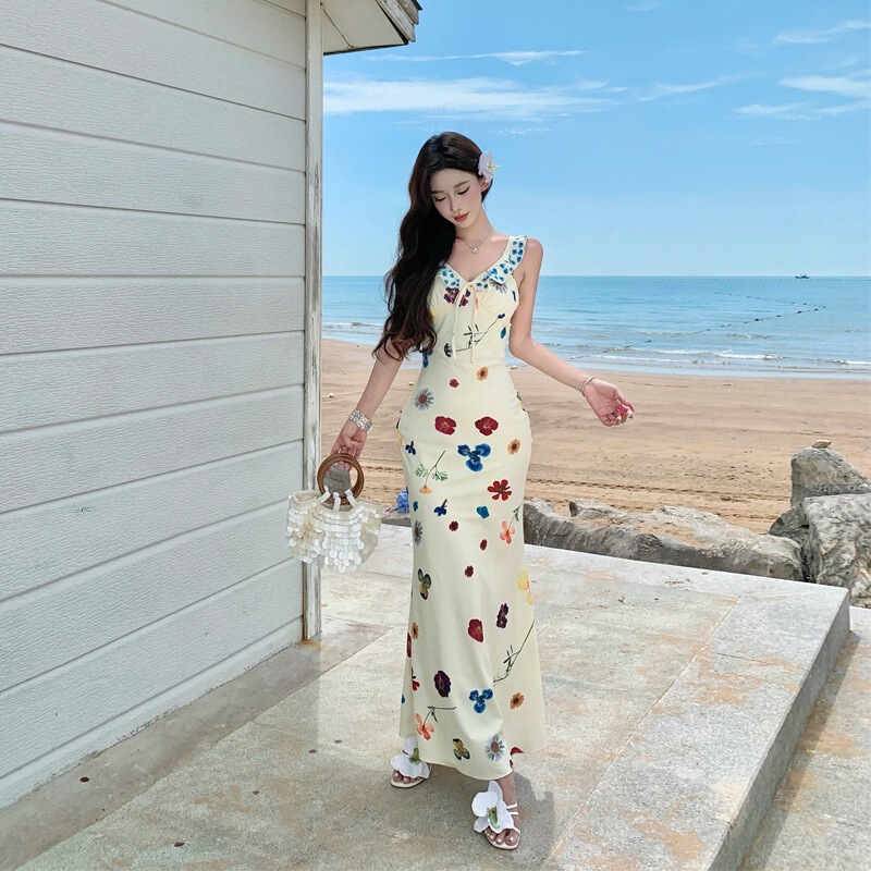 Women's Summer New Blue Floral Spaghetti Strap Dress, French-Style Bias-Cut Vacation Long Dress & Square Scarf in Assorted Colors Women's Summer New Blue Floral Spaghetti Strap Dress, French-Style Bias-Cut Vacation Long Dress & Square Scarf in Assorted Colors