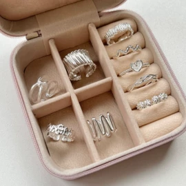 戒指;项链;耳钉