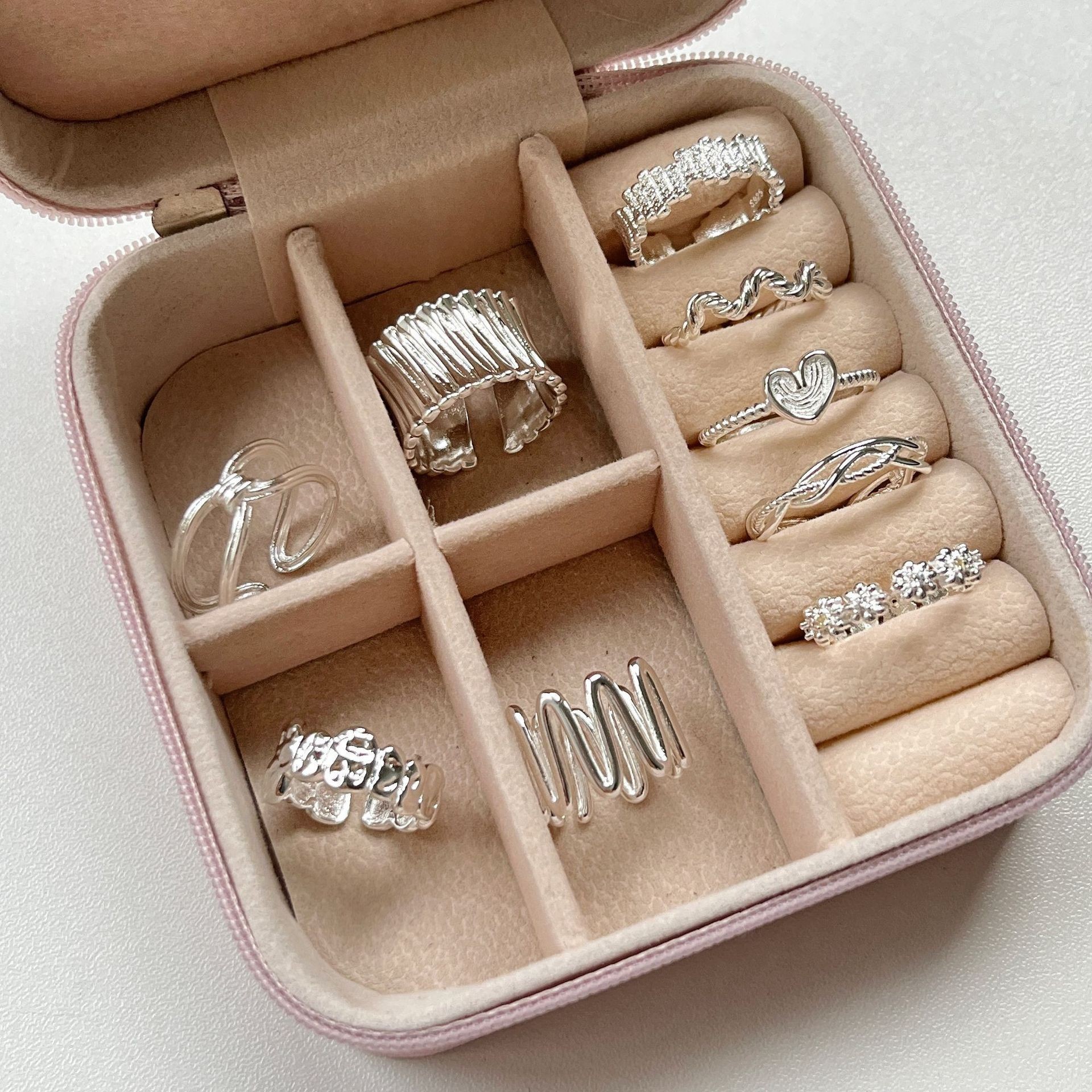 Exquisite and Versatile Pleated Irregular Ring for Women, Non-Fading Opening, Adjustable Accessible Luxury Simple Style Index Finger Ring New