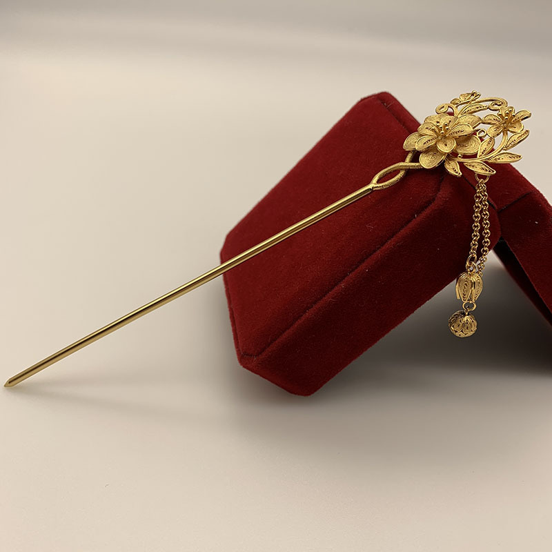 足銀の金メッキのかんざしの花の糸の工芸は花を作って蝶の漢服の新婦を引き連れます。