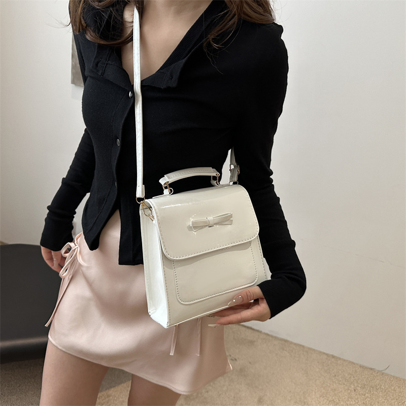 Bolsas rojas de gran capacidad de nicho coreano de mujeres 2024 nueva moda bolsas de hombro de estudiantes de moda bolsa de viaje versátil