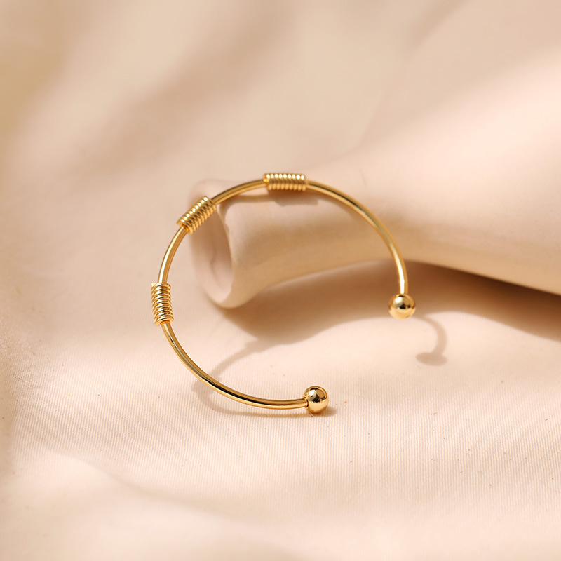 Brass Material C Shape Pattern Lady C Shape Brass 18k Gold Plated Bangle In Bulk
