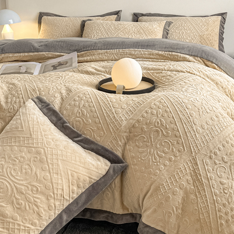 Luz de lujo tallado de leche de seda de cuatro piezas en invierno engrosado cálido coral edredón sábanas de peluche de tres piezas
