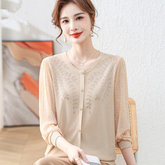 お母さんの夏服の薄いニットの小さいシャツの新型の中年の女性の春秋の洋気の紗の袖は底のtシャツの長袖の上着のスーツを打ちます。