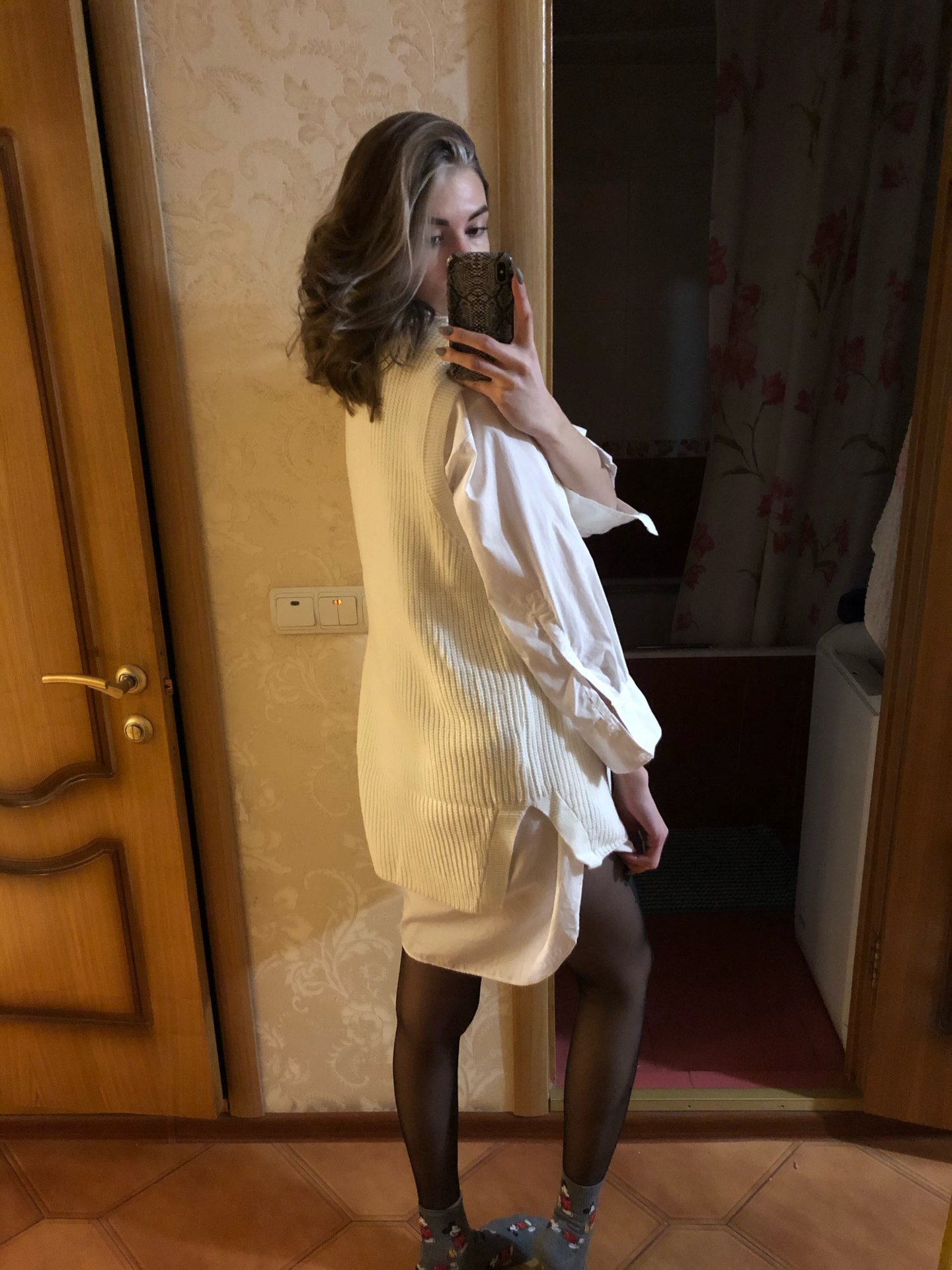 Loose sleeveless knitted medium to long spring and summer sweater, shoulder vest, V-neck sweater for women_voghion.com