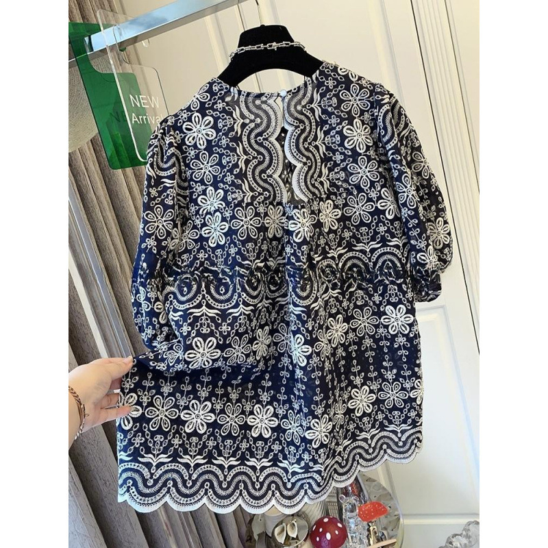 ユニークで超見栄えの良いファッショナブルなフレンチパフスリーブ刺繍レース半袖シャツルーズトップ女性用2025夏の新しいスタイル|undefined