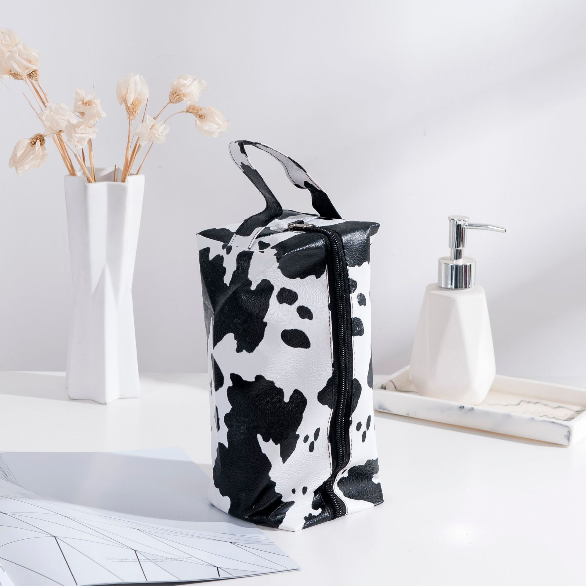 2022 nuevo color de vaca bolsa de cosméticos lindo moda simple lavado a prueba de agua bolsa de almacenamiento de viaje de gran capacidad