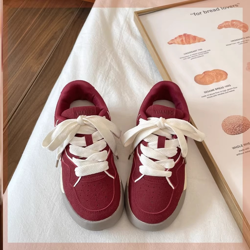 Ángela zapatos de suela roja gruesa para mujeres primavera y verano 2025 nuevos cómodos zapatos blancos casuales zapatos deportivos para mujeres