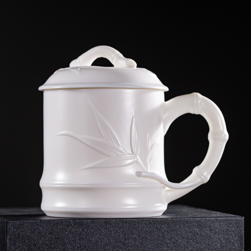 Winjiang en relieve de porcelana blanca Oficina Taza de cerámica con tapa Presidente taza de agua Aniversario de negocios taza de té Dehua