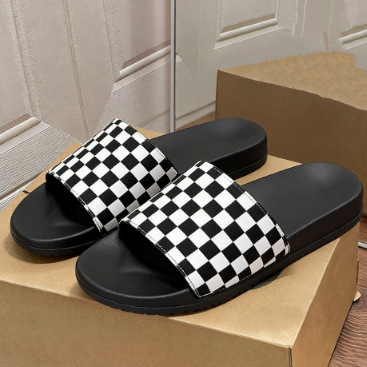 Celebrity-Inspired Trendy Brand Slippers 2026 New Model for Men and Women Casual Slip-On Summer Outdoor Non-Slip Anti-Odor