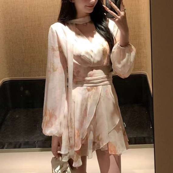 "Late Autumn Flower House" French-Style Floral V-Neck Long-Sleeve Dress for Women, Summer Gentle Style, Waist-Cinching Short Dress