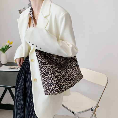 White rabbit leopard print small white rabbit ins modern cloth bag Japanese cloth bag simple Korean women's single shoulder crossbody bag shoulder bag casual