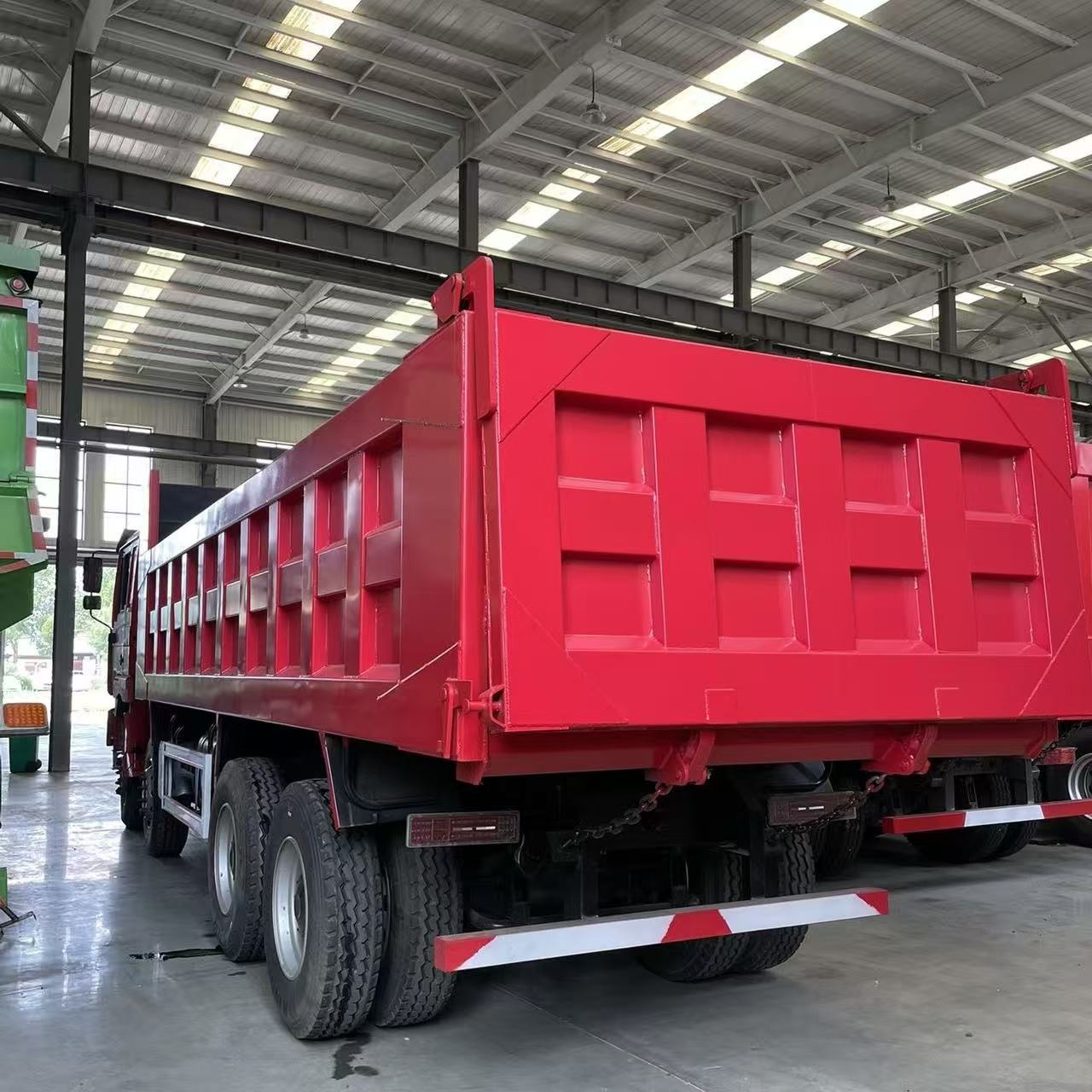Cross-Border Supply of Shaanxi Automobile F3000 Heavy-Duty Dump Trucks 6*4/8*4, Overseas Engineering Vehicles, and Dump Trucks