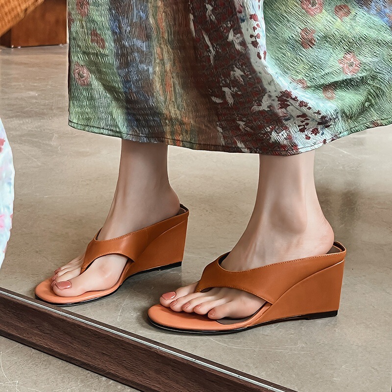 Oil painting texture ~ temperament slope heel toe flip-flops worn outside summer European goods with skirt height sandals 7cm