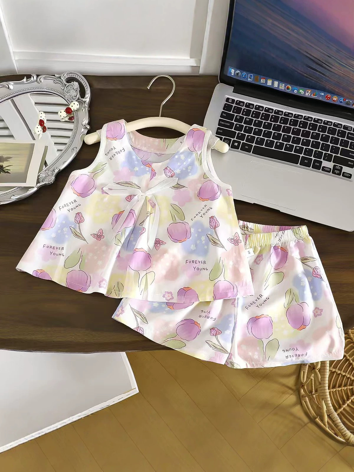 Nuevo chaleco de seda de niñas set de hogar verano cómodo chaleco de arco de cinta fresco pantalones cortos delgados sin