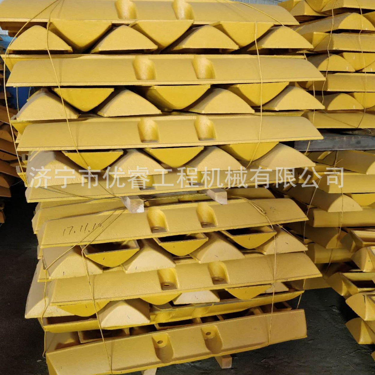 推土机配件四轮一带 SD16履带板 底盘件湿地履带板