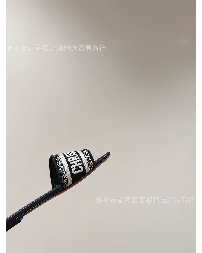 검은색 평평한 바닥