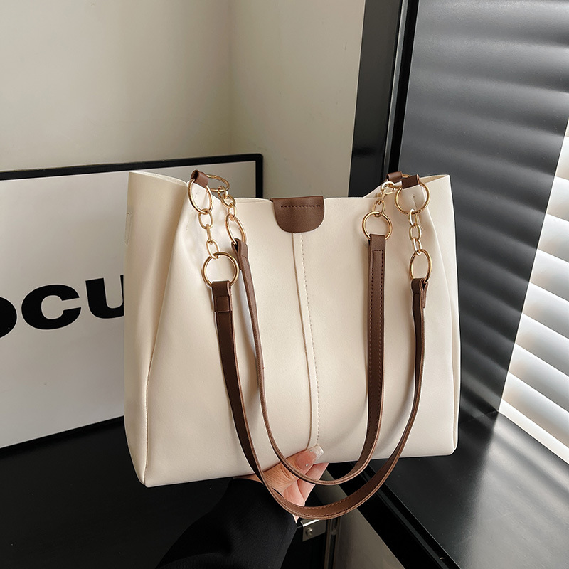 Textured Women's Bag 2026 New Model Large Capacity Fashionable Mother-Daughter Bag Textured Commuter Retro Magnetic Buckle Shoulder Crossbody Bag