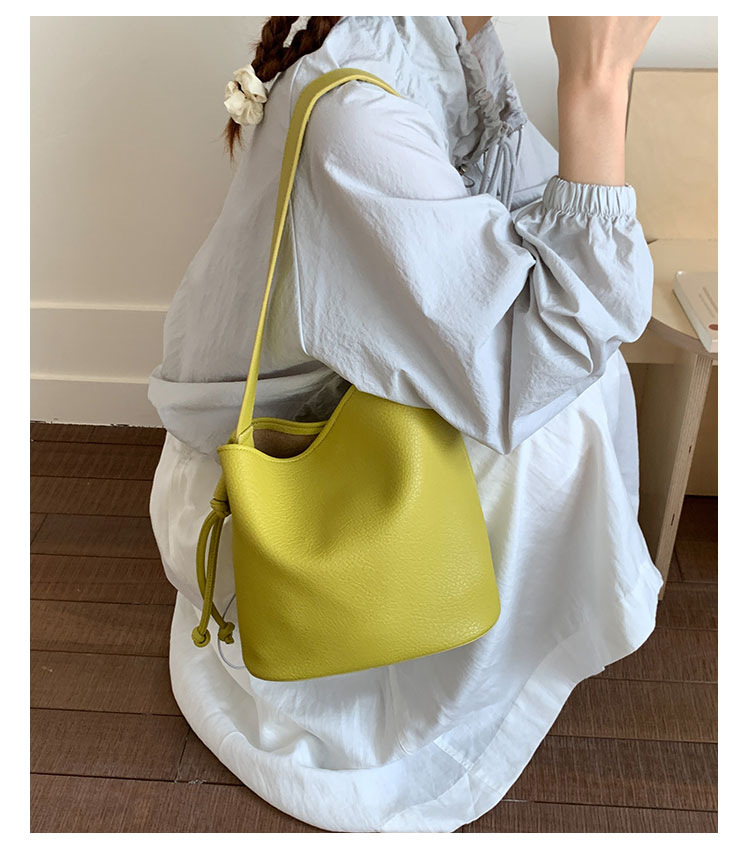 Fashionable and simple commuter small bag for women 2025 new summer versatile single-shoulder underarm bag, popular crossbody bucket bag undefined